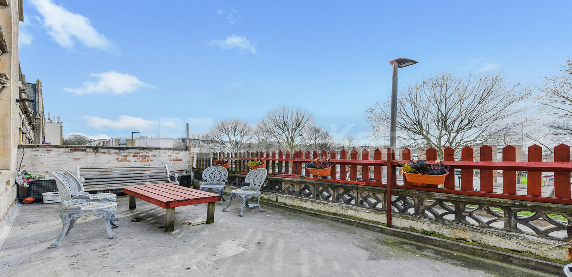 			UNDER OFFER , 3 Bedroom, 1 bath, 1 reception Maisonette			 Queenstown Road, Battersea Park